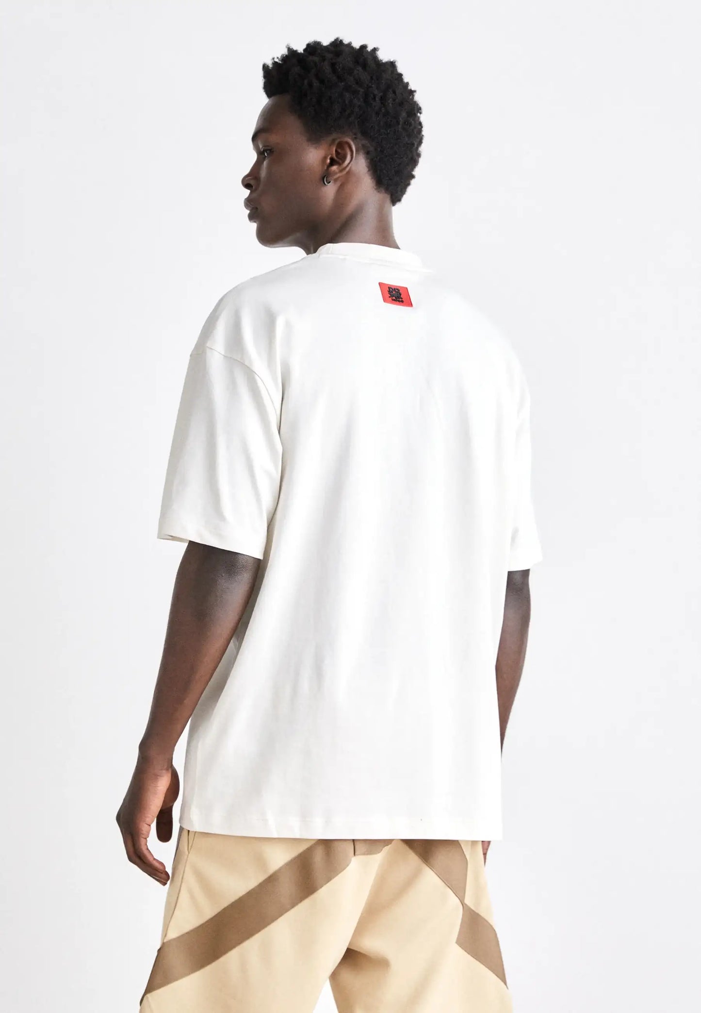 HUGO x Red Bull Men's Off-White Dynamic Line-Art Bull Luxury T-Shirt