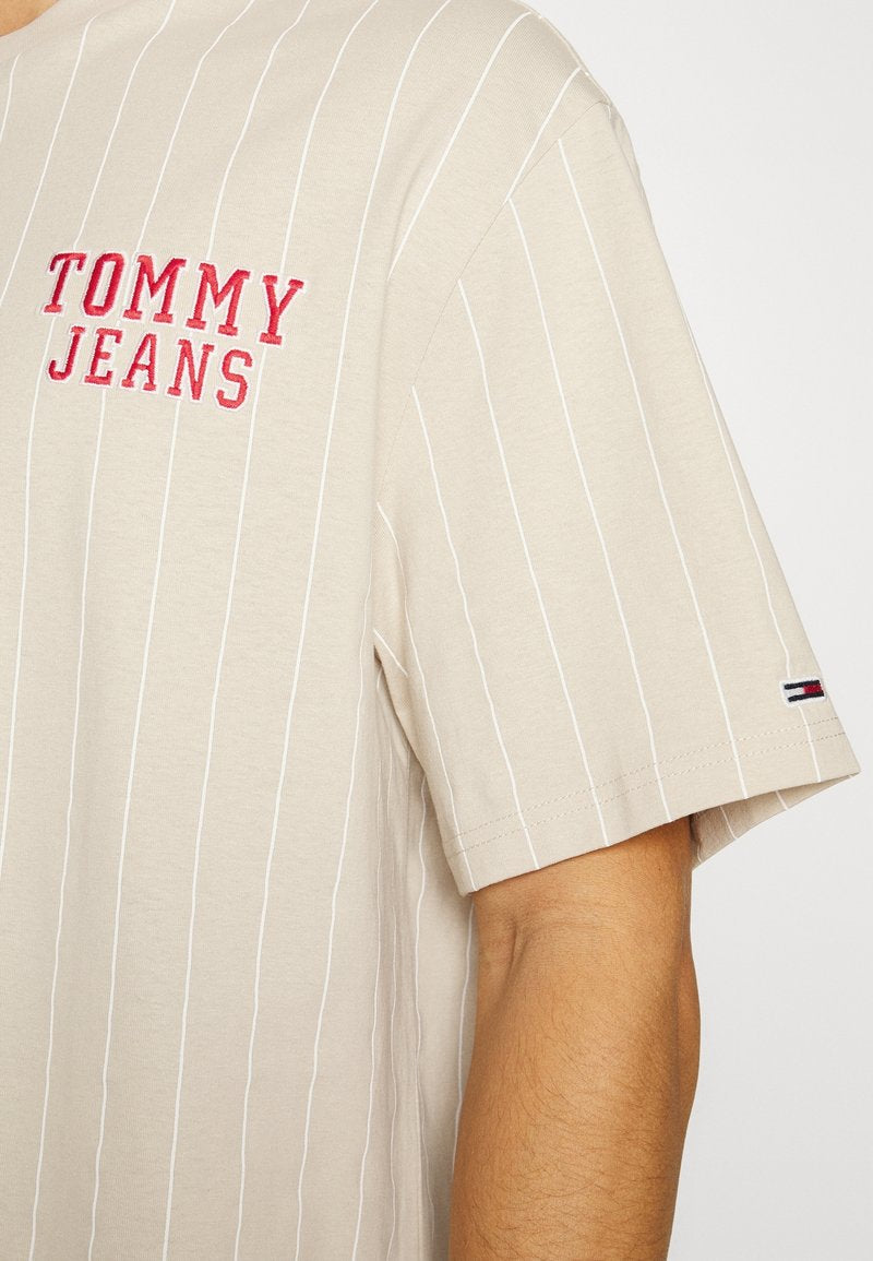 Tommy Jeans Heritage Crest Embroidered T-Shirt