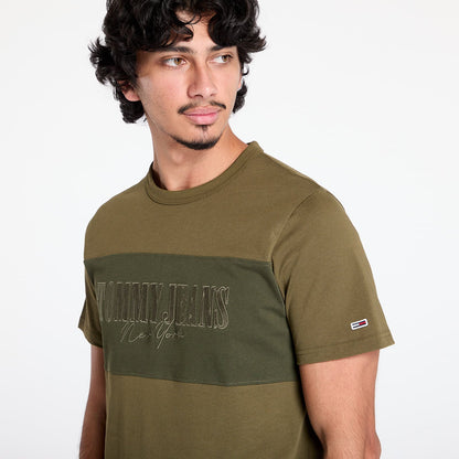 Tommy Jeans Men's Center Badge Essential T-Shirt