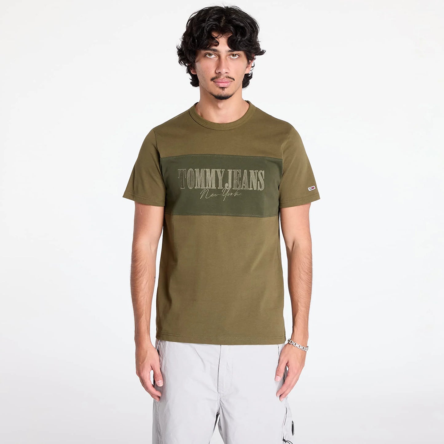 Tommy Jeans Men's Center Badge Essential T-Shirt