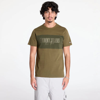 Tommy Jeans Men's Center Badge Essential T-Shirt
