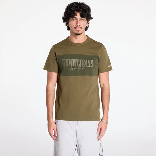 Tommy Jeans Men's Center Badge Essential T-Shirt