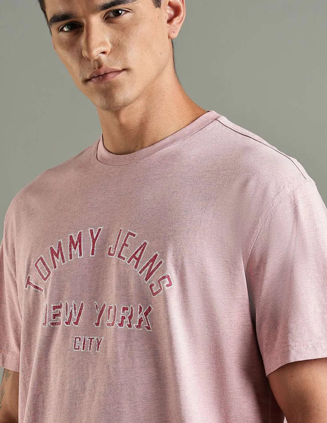 Tommy Jeans Men's Varsity Arch Logo T-Shirt - Pastel Pink