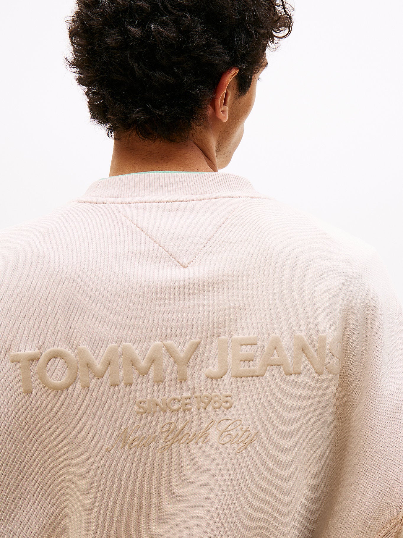 Tommy Jeans Relaxed Fit Badge Sweatshirt