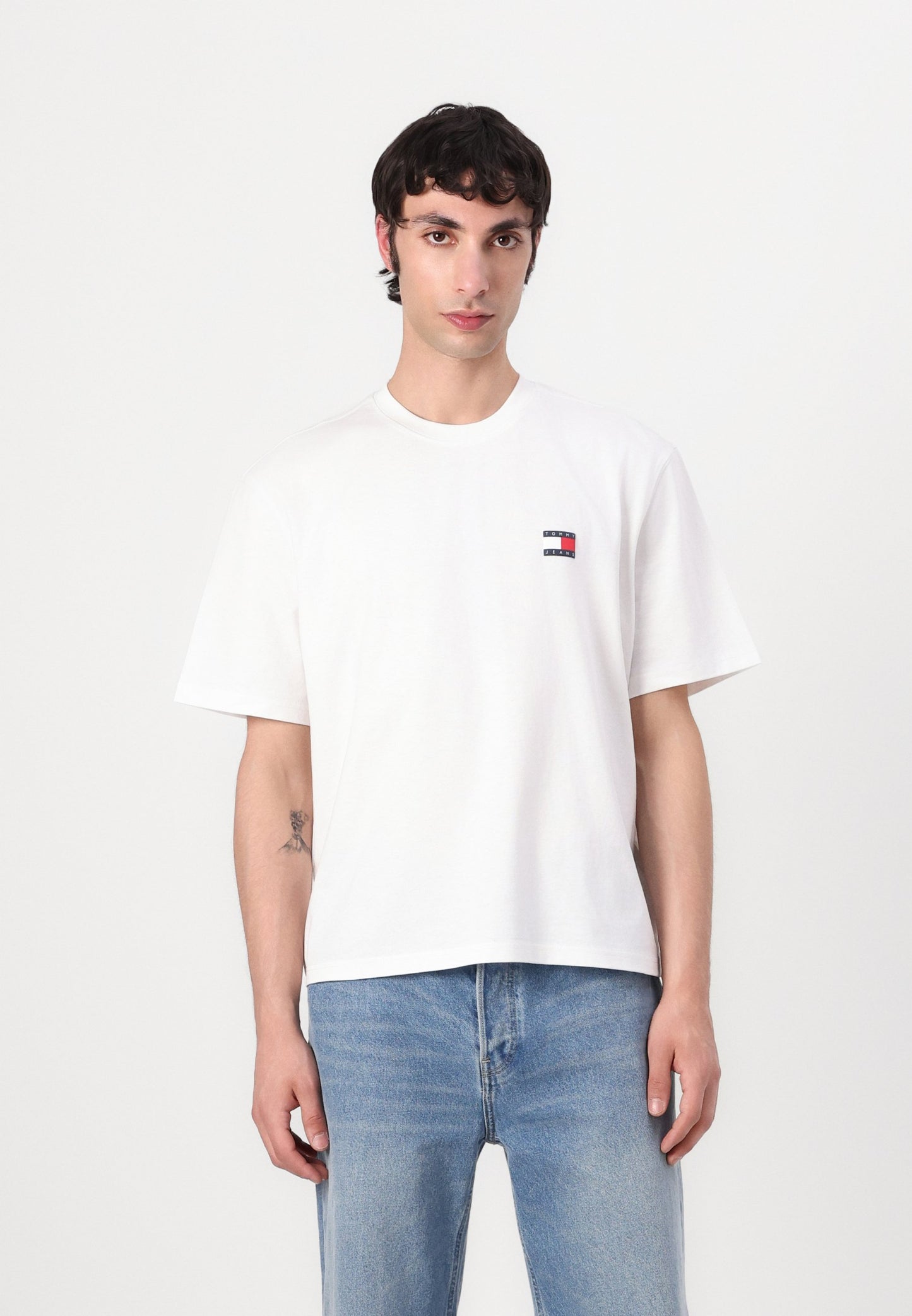 Tommy Jeans Essential Badge Logo T-Shirt