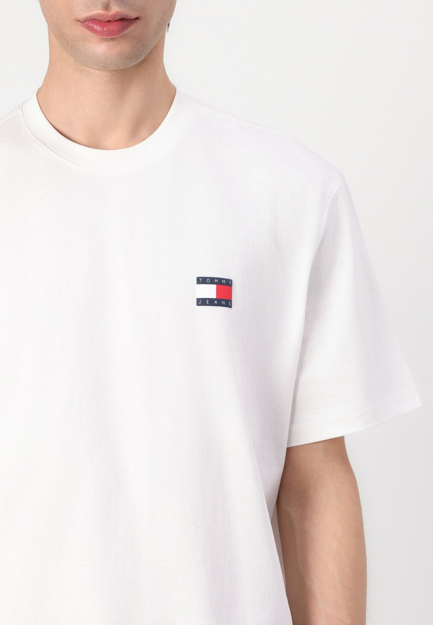 Tommy Jeans Essential Badge Logo T-Shirt