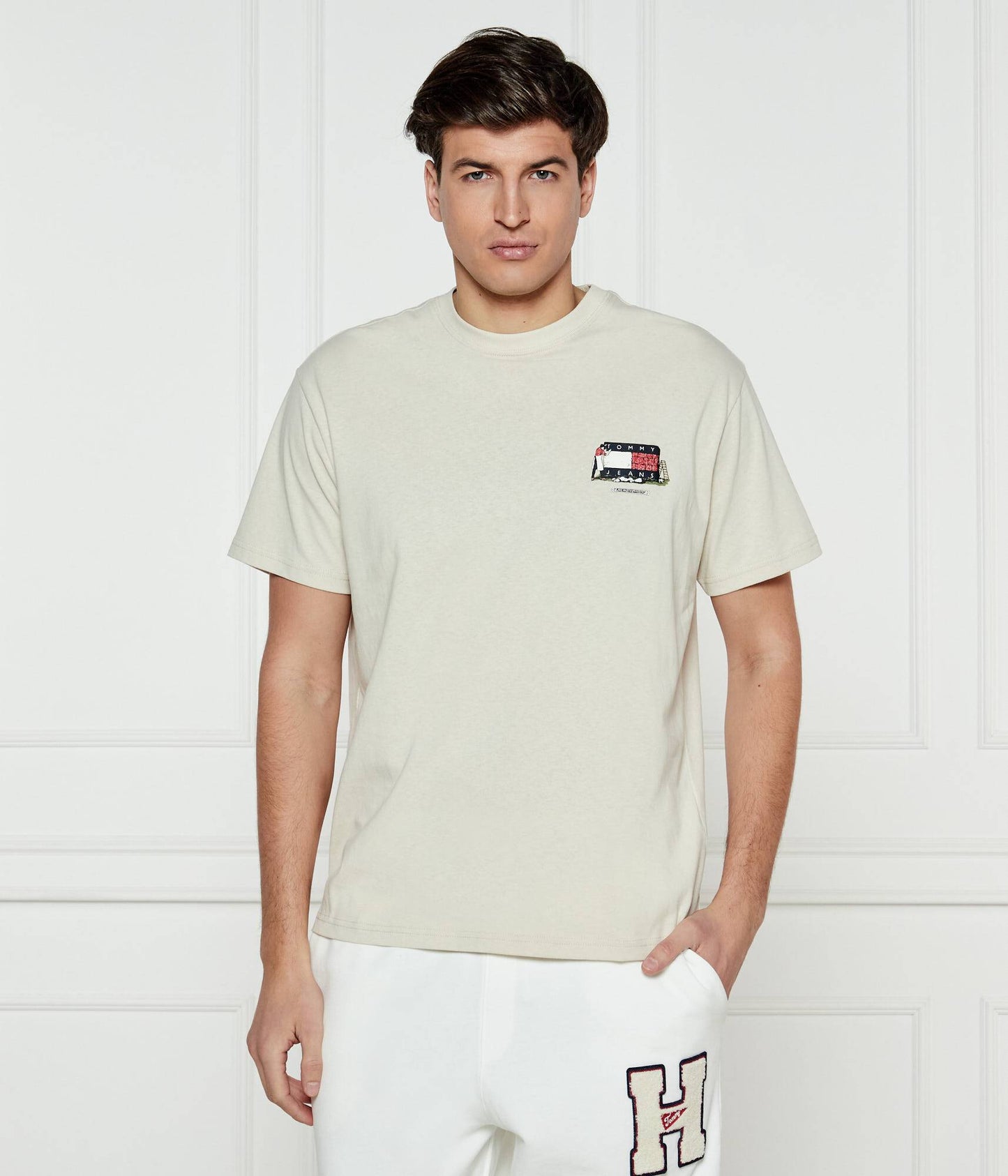 Tommy Jeans Men's Retro Collegiate Athletic 'T' Logo T-Shirt